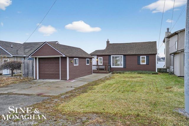 1551 Oakland Avenue, St Clair, MI 48079