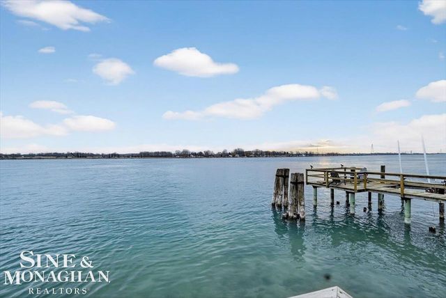 1551 Oakland Avenue, St Clair, MI 48079