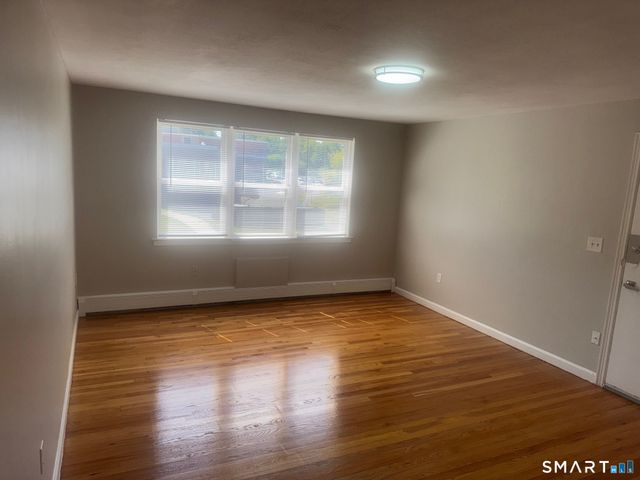 752 New Britain Avenue Apt 4, Hartford, CT 06106