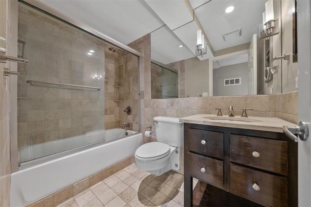 3838 Rainbow Boulevard 304, Kansas City, KS 66103