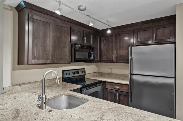 3838 Rainbow Boulevard 304, Kansas City, KS 66103