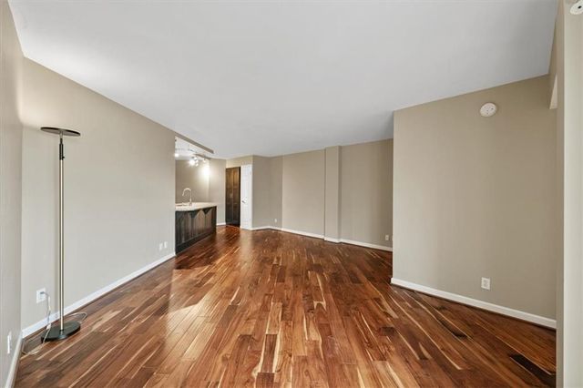 3838 Rainbow Boulevard 304, Kansas City, KS 66103