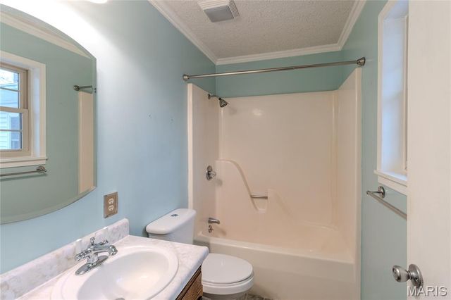 16280 Hardwood Lane, St Robert, MO 65584