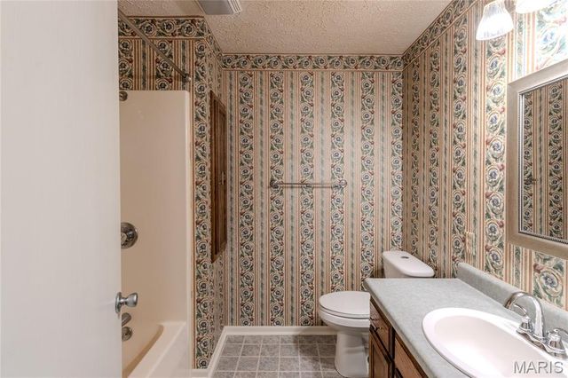 16280 Hardwood Lane, St Robert, MO 65584