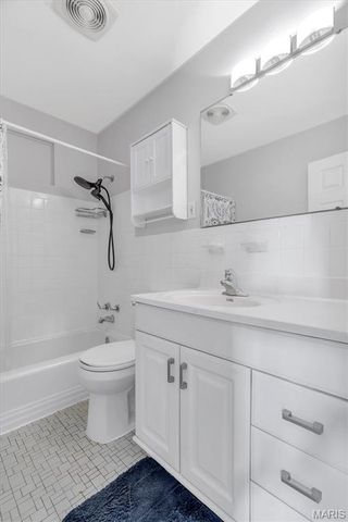 3909 Southern Aire Drive, St Louis, MO 63125