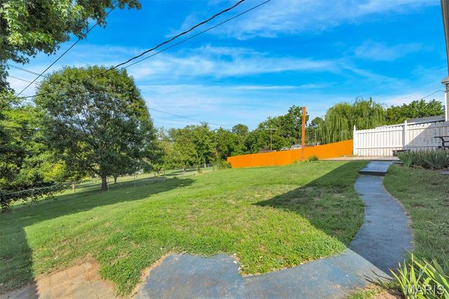3909 Southern Aire Drive, St Louis, MO 63125