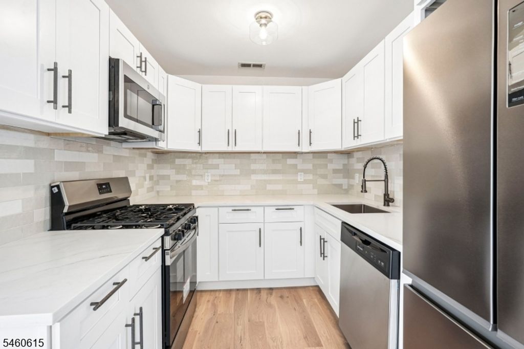 300 Schuyler Ave 16, Kearny Town, NJ 07032 — photo 2
