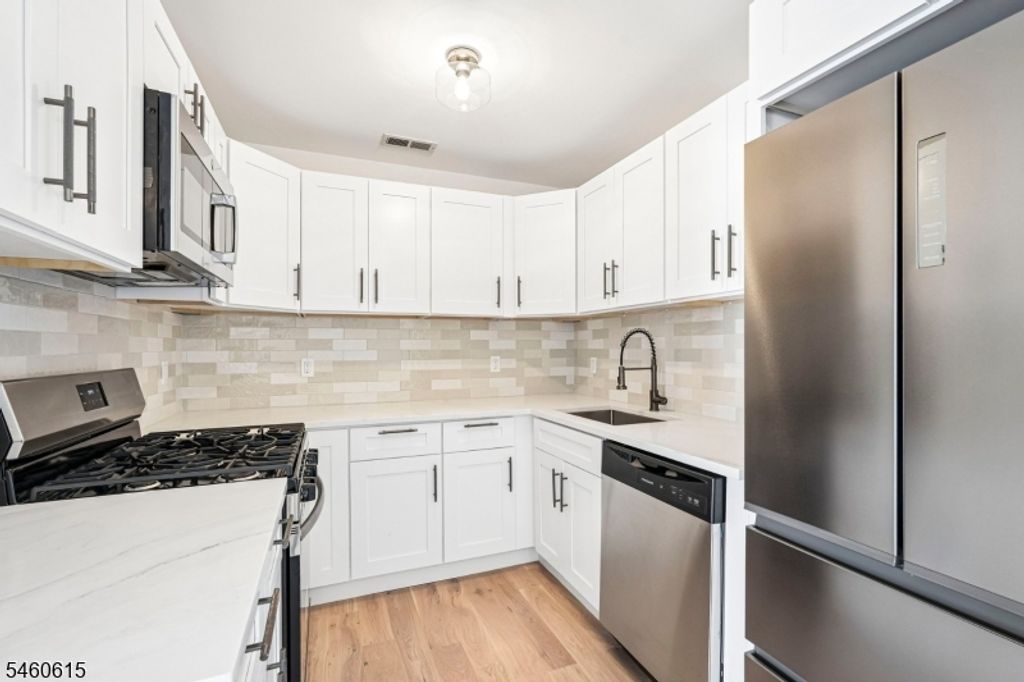 300 Schuyler Ave 16, Kearny Town, NJ 07032 — photo 3