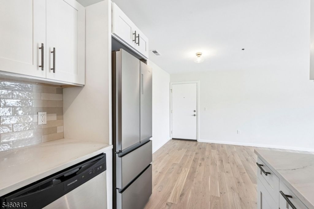 300 Schuyler Ave 16, Kearny Town, NJ 07032 — photo 4