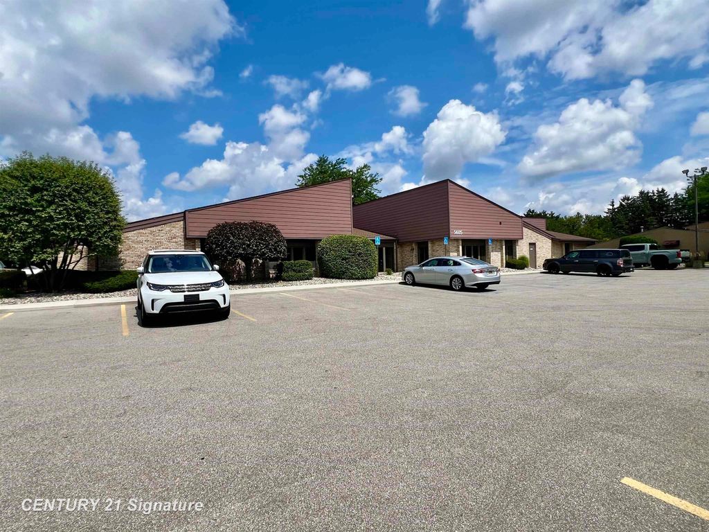 5605 N Colony Drive, Saginaw Twp, MI 48638