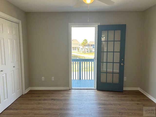 22813 Buena Street, Galveston, TX 77554