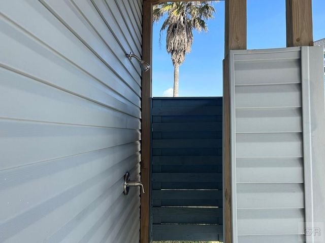 22813 Buena Street, Galveston, TX 77554