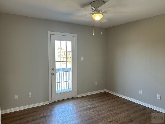 22813 Buena Street, Galveston, TX 77554