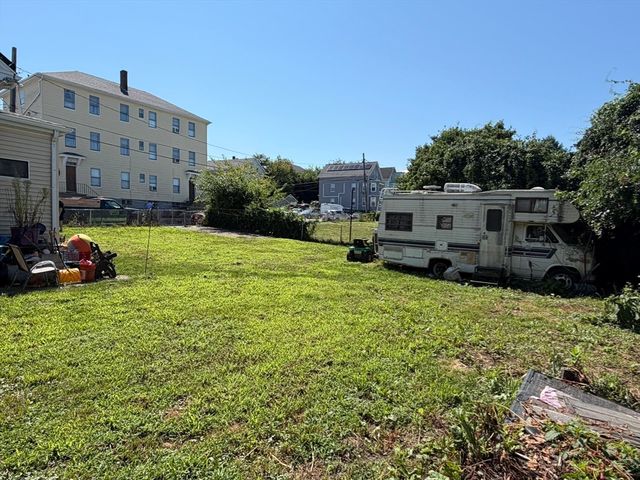 15 Allen St, Fall River, MA 02724