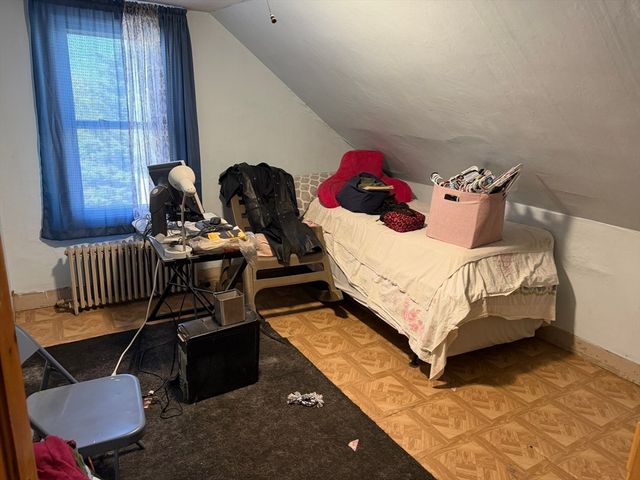 15 Allen St, Fall River, MA 02724