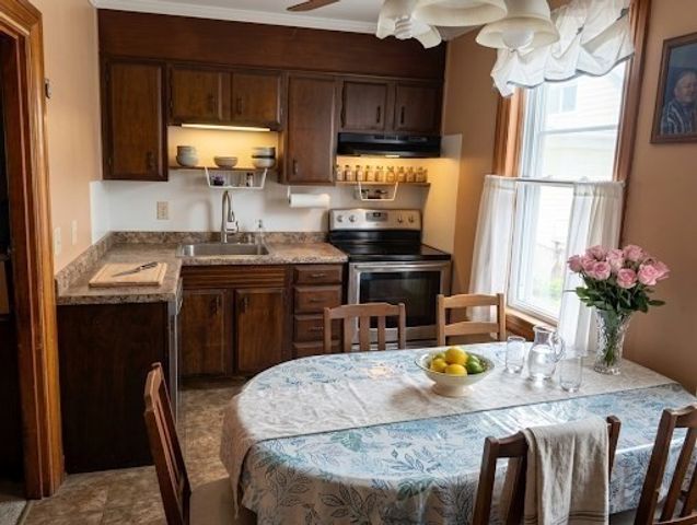 15 Allen St, Fall River, MA 02724