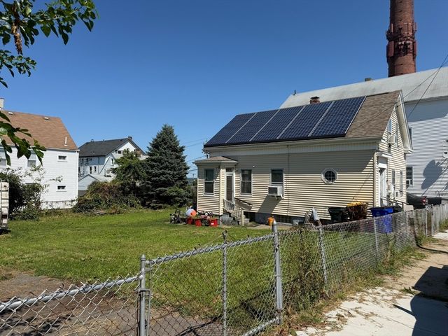 15 Allen St, Fall River, MA 02724