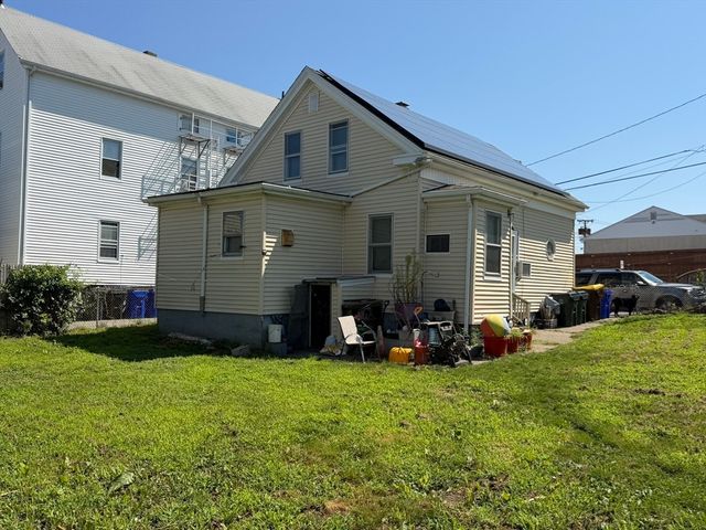 15 Allen St, Fall River, MA 02724