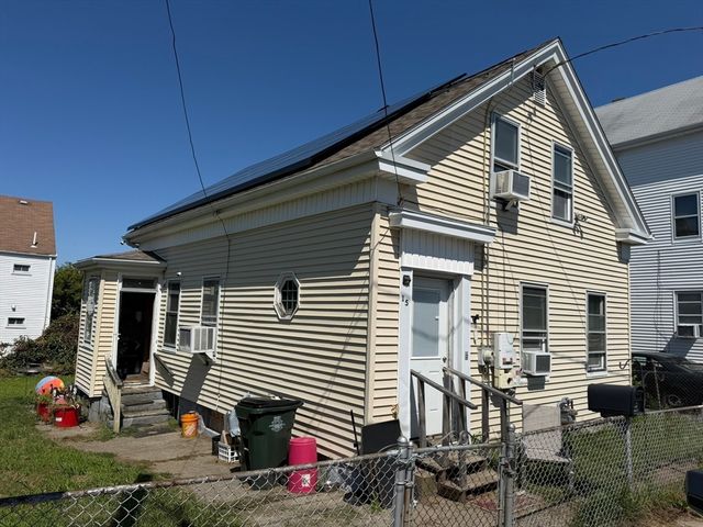 15 Allen St, Fall River, MA 02724