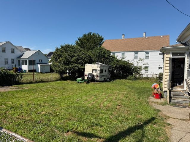 15 Allen St, Fall River, MA 02724