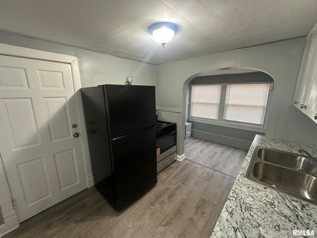 1808 W FREDONIA Avenue, Peoria, IL 61606