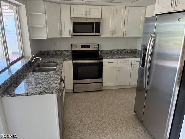 3709 SE 17th PL, Cape Coral, FL 33904