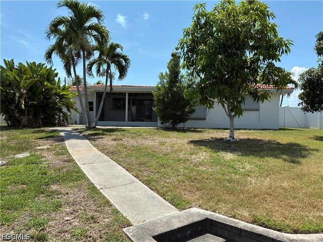 3709 SE 17th PL, Cape Coral, FL 33904