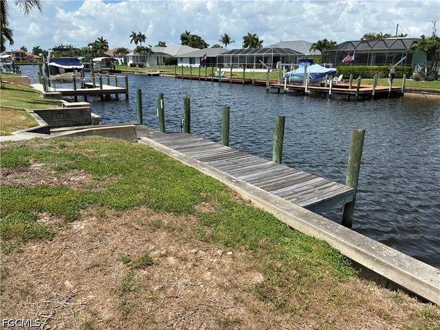 3709 SE 17th PL, Cape Coral, FL 33904