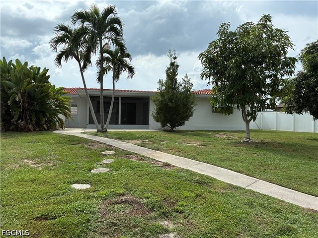 3709 SE 17th PL, Cape Coral, FL 33904