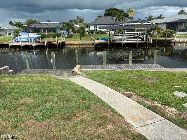 3709 SE 17th PL, Cape Coral, FL 33904