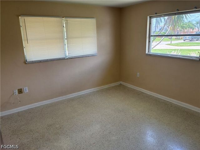 3709 SE 17th PL, Cape Coral, FL 33904