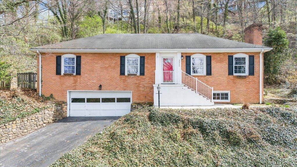 3044 Burnleigh RD, Roanoke, VA 24014