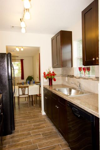 2100 E Stassney LN A, Austin, TX 78744