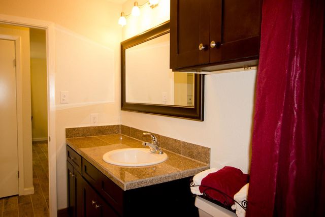 2100 E Stassney LN A, Austin, TX 78744