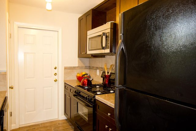 2100 E Stassney LN A, Austin, TX 78744