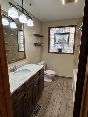 5137 S Lorel Avenue, Chicago, IL 60638