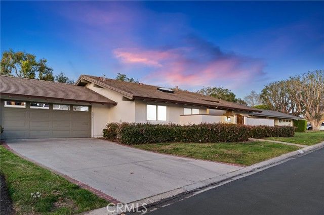 2111 Vista Dorado, Newport Beach, CA 92660