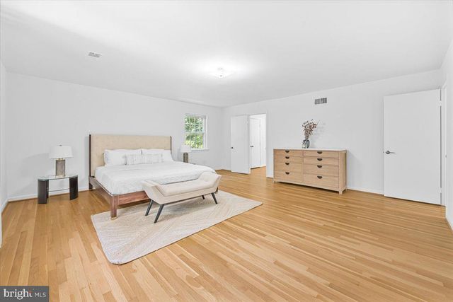 4025 N RIVER ST, Arlington, VA 22207