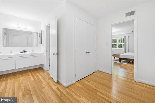 4025 N RIVER ST, Arlington, VA 22207