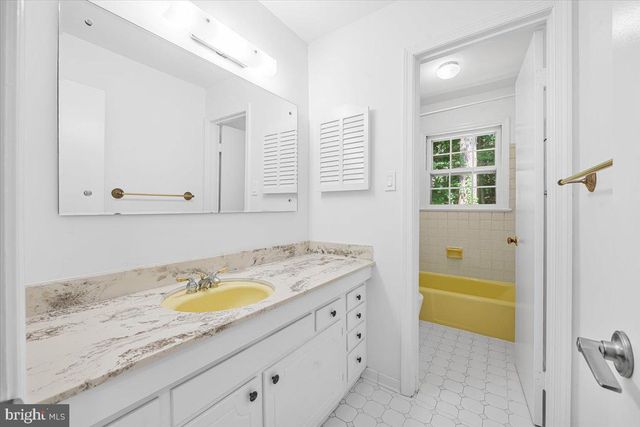 4025 N RIVER ST, Arlington, VA 22207