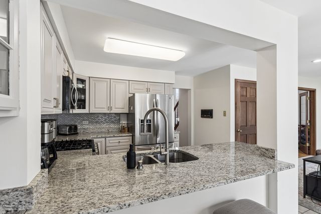 36143 N Springbrook Lane, Gurnee, IL 60031