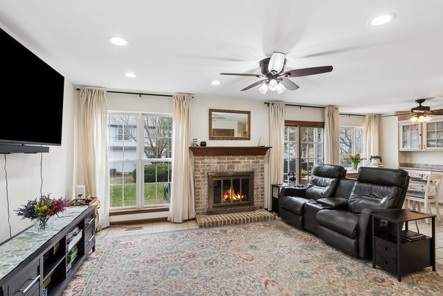 36143 N Springbrook Lane, Gurnee, IL 60031