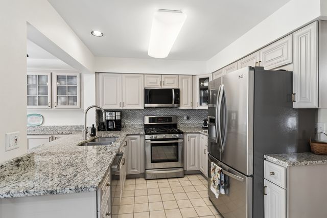 36143 N Springbrook Lane, Gurnee, IL 60031