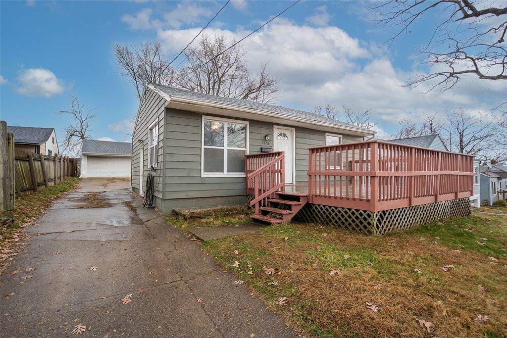 2413 Adams Avenue, Des Moines, IA 50310