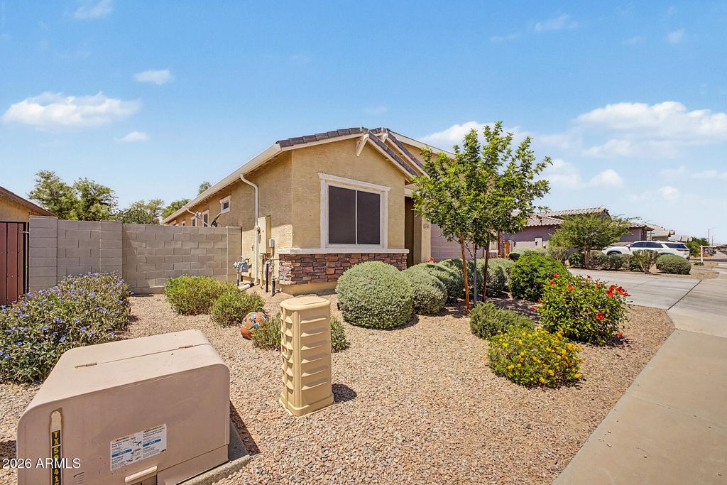 2493 N CASA GRANDE Avenue, Casa Grande, AZ 85122 — photo 2