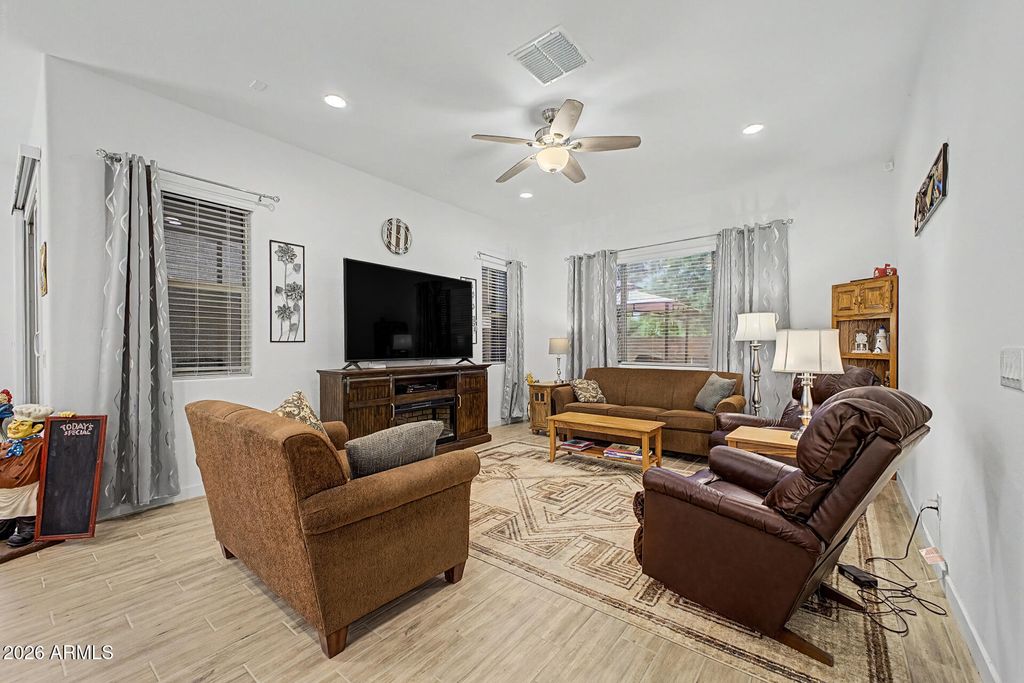 2493 N CASA GRANDE Avenue, Casa Grande, AZ 85122 — photo 5