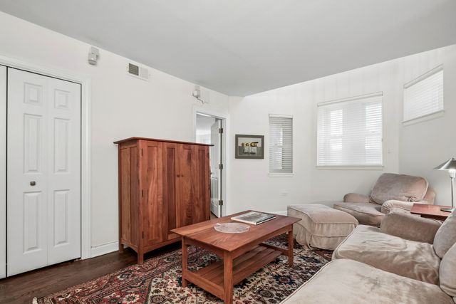 23 E Goethe Street B, Chicago, IL 60610