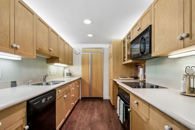 23 E Goethe Street B, Chicago, IL 60610