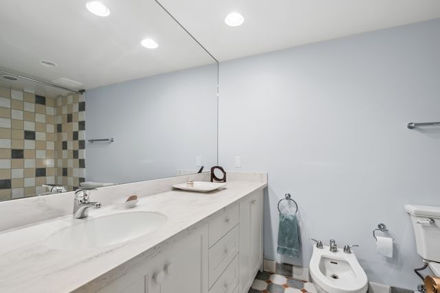 23 E Goethe Street B, Chicago, IL 60610
