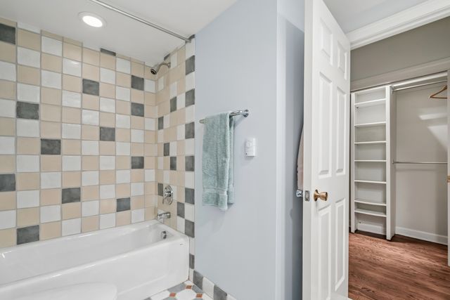 23 E Goethe Street B, Chicago, IL 60610